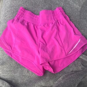 Lululemon hotty hot high rise 2.5” purple highlight size 4